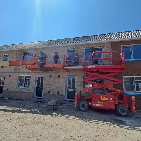 Gevelwerk met hoogwerker