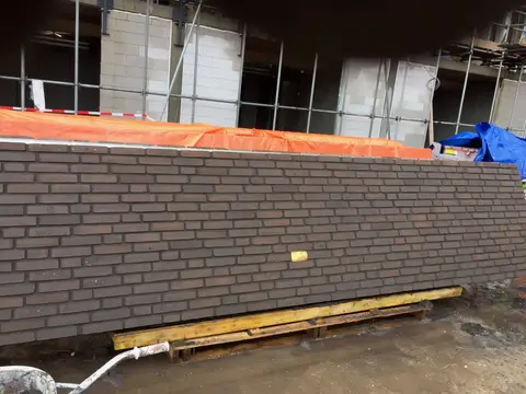 Gevelrenovatie met steiger - Voor